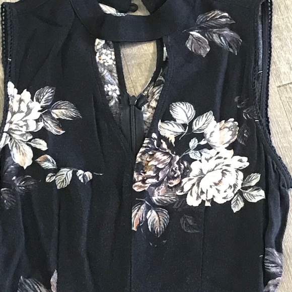 Kendall + Kylie floral jumper/romper size Small - Picture 2 of 5